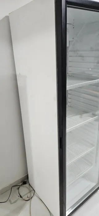 Nevera expositora vertical cristal