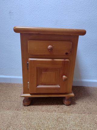 Mesilla de madera maciza