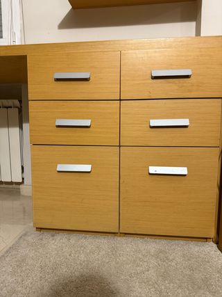 Dormitorio juvenil chapado en madera clara