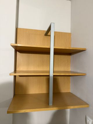 Dormitorio juvenil chapado en madera clara