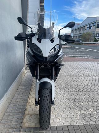dasMoto vende BMW F900XR con 3200 km (2024)