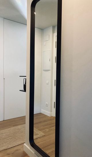 Espejo de pared metal negro modelo loook de Casual