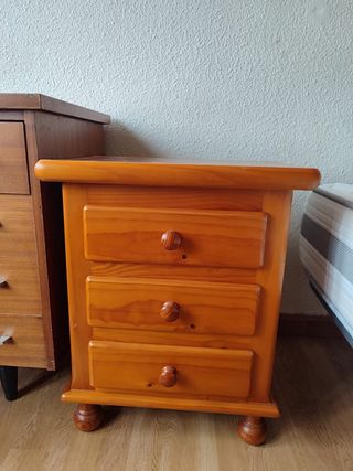 Mesilla de noche de madera maciza