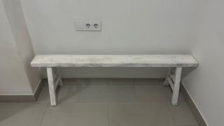 Banco de madera pintado blanco