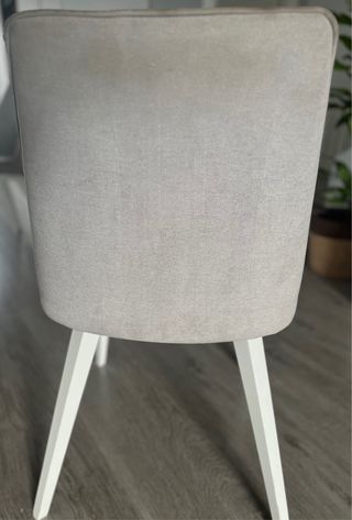 Silla de comedor gris y blanca