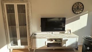 Mueble TV y Vitrina Madera y Cristal