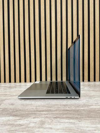 MacBook Pro 15" 2016 i7 16gb 1tb SSD