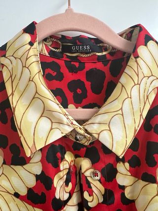 Vestido Guess estampado leopardo y oro