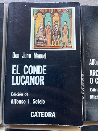 Cuatro. Libros de la colección “cátedra”