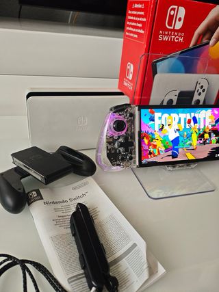 Console Nintendo Switch OLED + FC24 + Custodia Mario