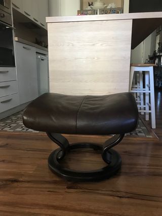 Reposapiés Piel y Madera Marca Stressless