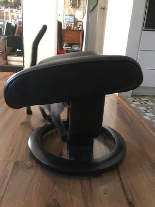 Reposapiés Piel y Madera Marca Stressless