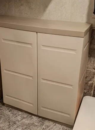 Armario medio beige y gris