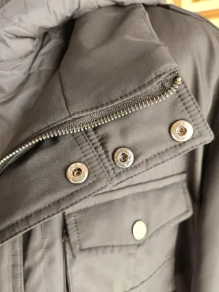 Giubbotto uomo nero con cappuccio