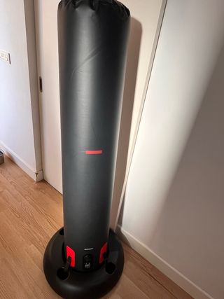 Saco de boxeo de pie negro