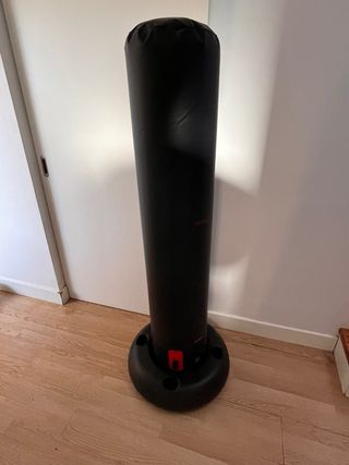 Saco de boxeo de pie negro