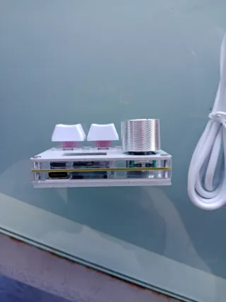 Teclado QwQ con dial y pantalla