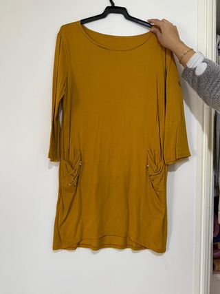 Vestido Mostaza con Bolsillos Decorados