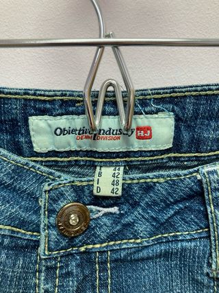 Pantalón vaquero(le falta un botón en el bolsillo)