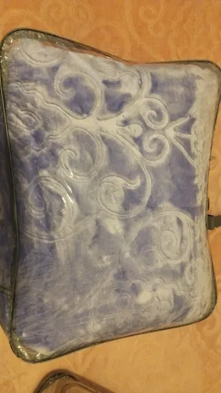 Bolsos Guess y Tous Negro