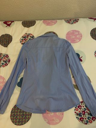 Camisa azul de manga larga