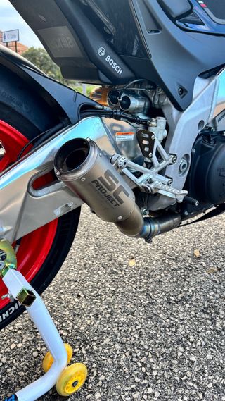 Aprilia Tuono V4 1100 Factory