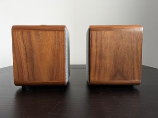 Ruark Audio MR1 Mk2 Altavoces Bluetooth (Nogal)