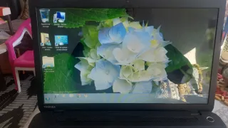 Portátil Toshiba Negro falta poner el Windows nuev