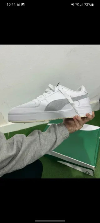 Zapatillas Puma Blancas y Grises