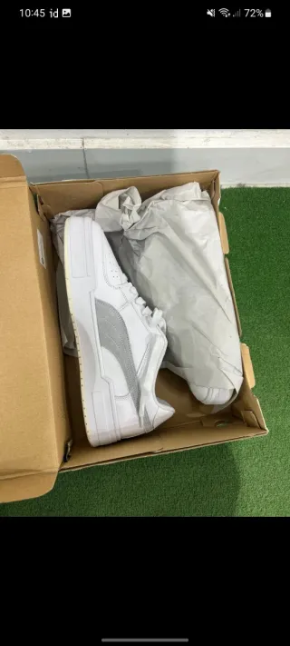 Zapatillas Puma Blancas y Grises