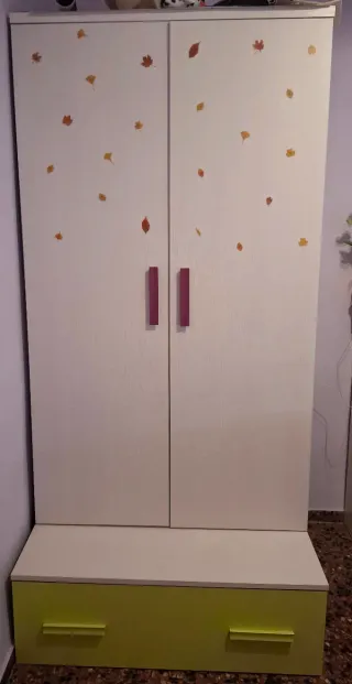 Armario juvenil blanco y verde