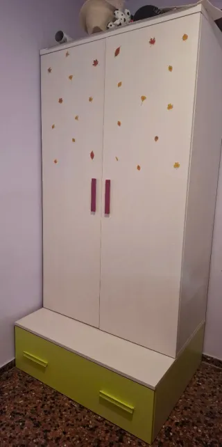 Armario juvenil blanco y verde