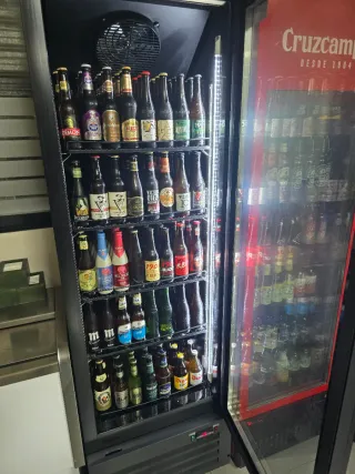 Nevera expositora cervezas