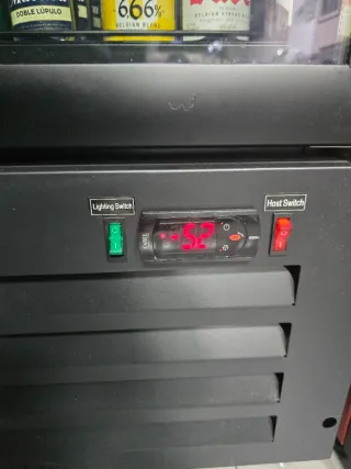 Nevera expositora cervezas