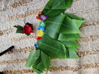 Lote 2 faldas hojas y prendedor flor