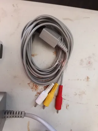 Nintendo Wii: Mando, Adaptador, Cables y Antena