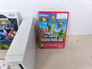 Consola Wii + 2 Giochi + Accessori