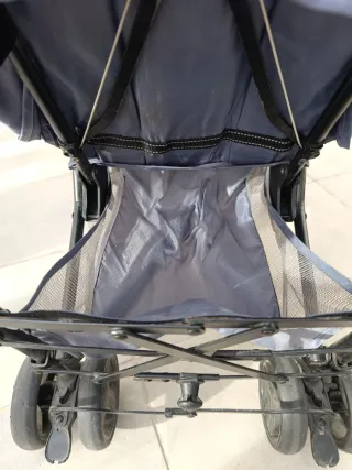 Silla de paseo gris con estrellas