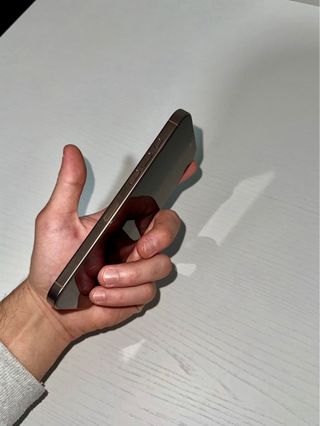 iPhone 16 PRO MAX - Poco uso - Negociable