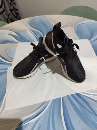 Zapatillas Puma Negras y Rosas