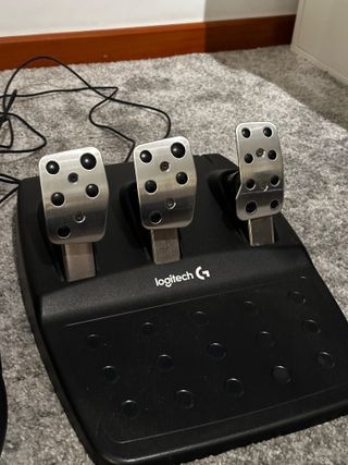 Volante Logitech G29 com Pedais