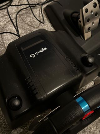 Volante Logitech G29 com Pedais