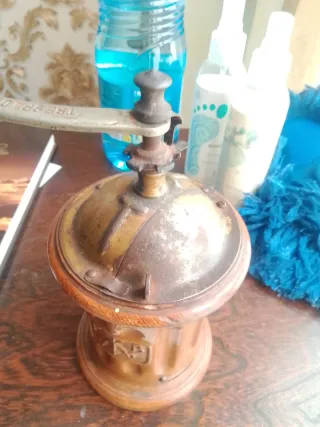 Molinillo de café antiguo madera y metal