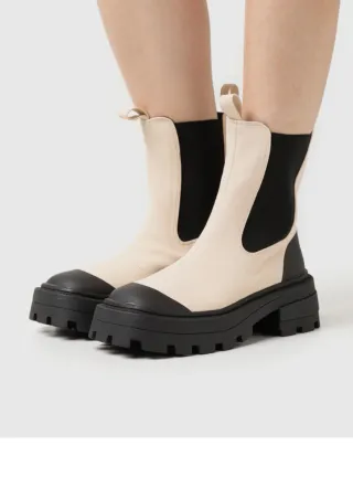 Botas Beige y Negras