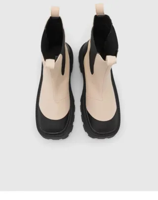 Botas Beige y Negras