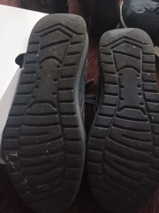 Stivali blu e marroni da ragazzo