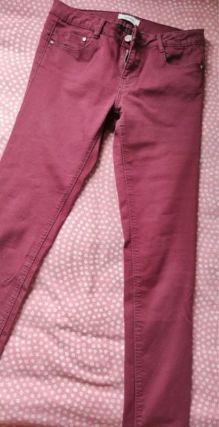 Pantalón vaquero granate