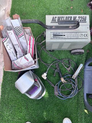 Soldadora de electrodo AC 7250 + careta
