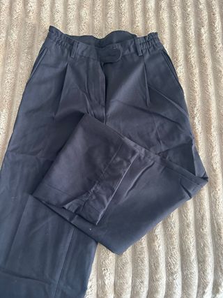 Pantalón negro de pinzas