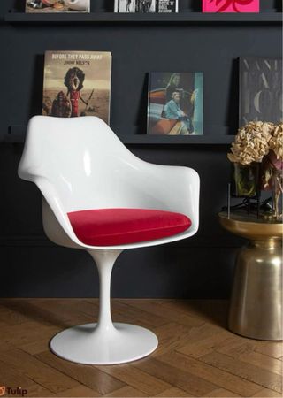 Silla Tulip con Brazos y Cojín Rojo